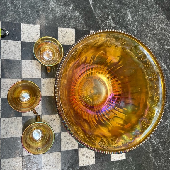 Vintage carnival Indiana Glass Harvest grape Amber punch bowl and 4 cups - Picture 8 of 11